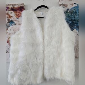 Time and Tru Ivory Faux Fur Vest